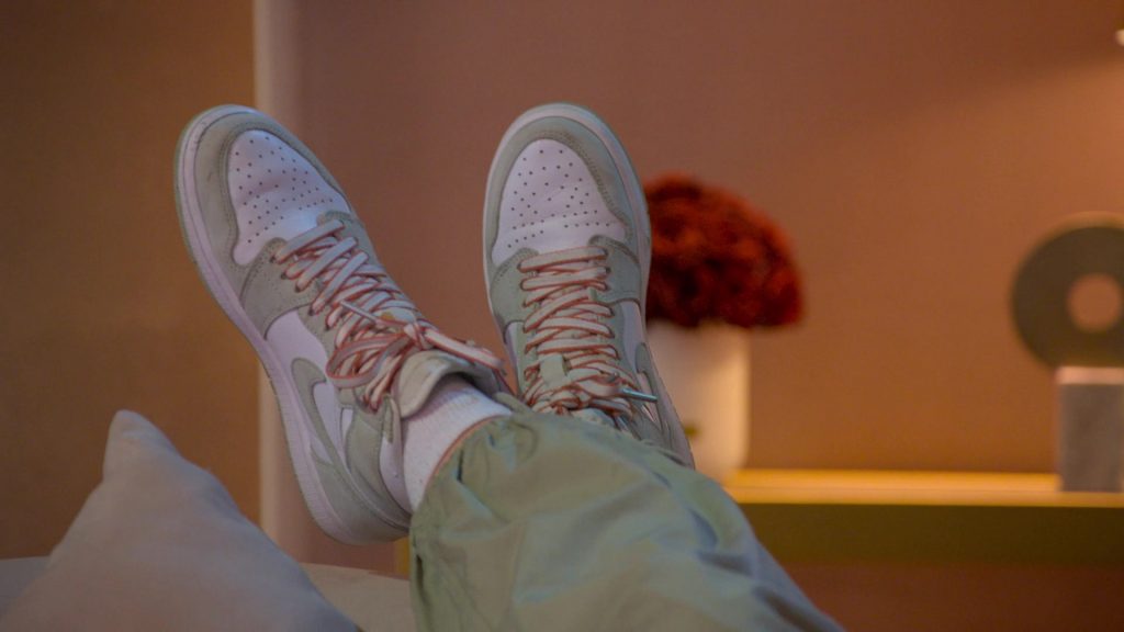 Nike Sneakers in Love Is Blind S08E04 “So Your Girlfriend Has a Boyfriend” (2025) (Image 15)