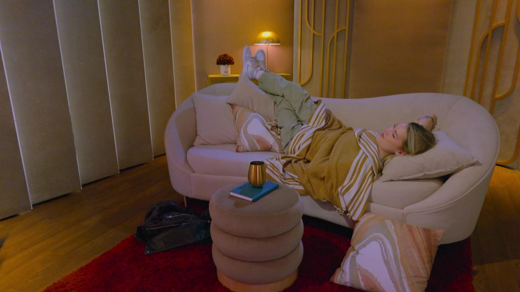 Nike Sneakers in Love Is Blind S08E04 “So Your Girlfriend Has a Boyfriend” (2025) (Image 5)