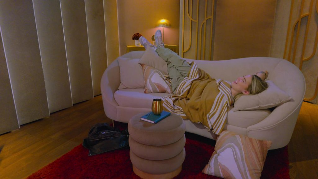 Nike Sneakers in Love Is Blind S08E04 “So Your Girlfriend Has a Boyfriend” (2025) (Image 6)