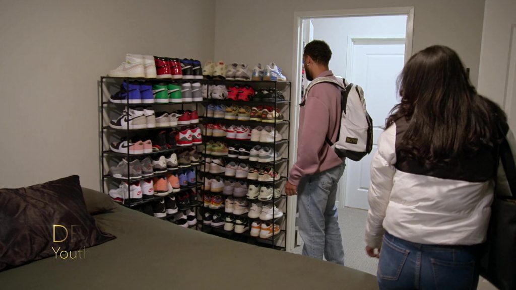 Nike Sneakers in Love Is Blind S08E08 “A Family Affair” (2025) (Image 9)