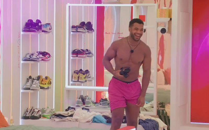 Nike Sneakers in Love Island S12E43 (2025) (Image 1)