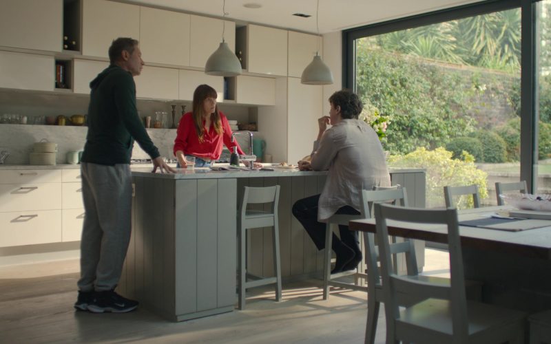Nike Sneakers in Malice S01E04 (2025) (Image 1)