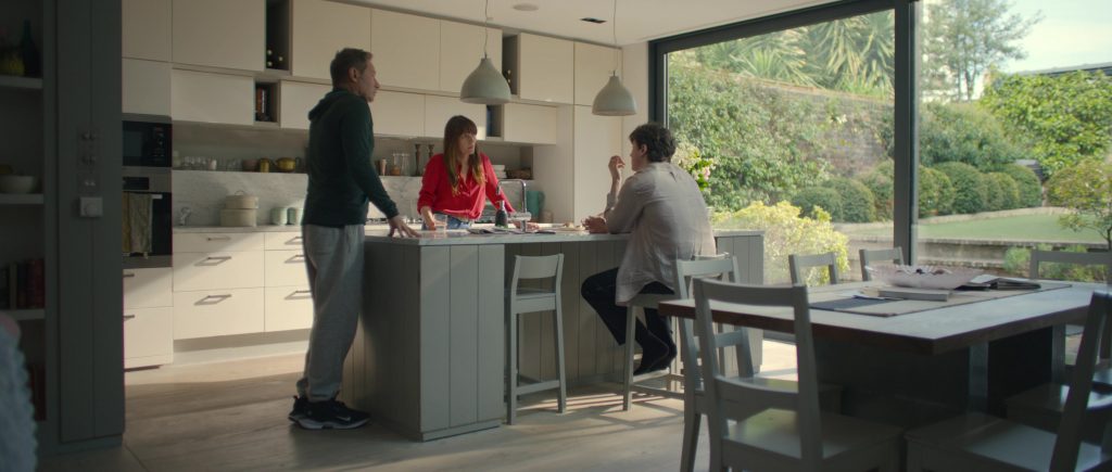 Nike Sneakers in Malice S01E04 (2025) (Image 2)