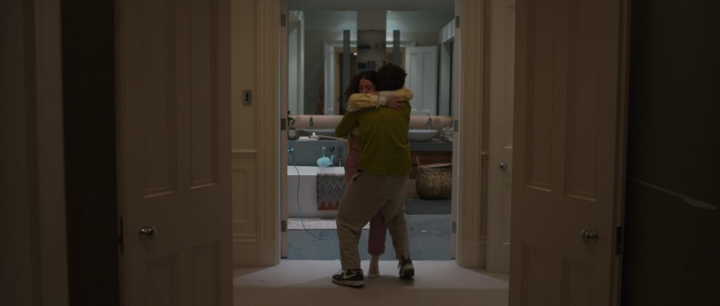 Nike Sneakers in Malice S01E06 (2025) (Image 2)