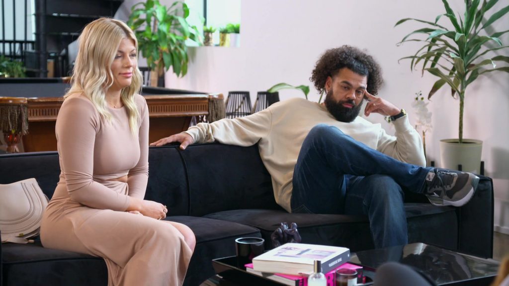 Nike Sneakers in Married At First Sight S18E17 “A Match Made in Scandal” (2025) (Image 3)