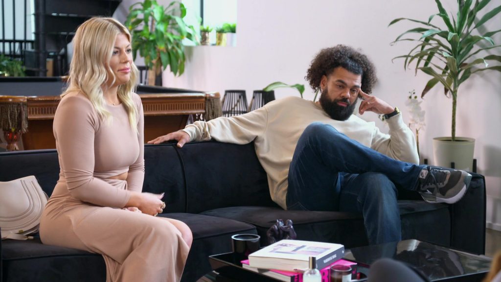 Nike Sneakers in Married At First Sight S18E17 “A Match Made in Scandal” (2025) (Image 4)
