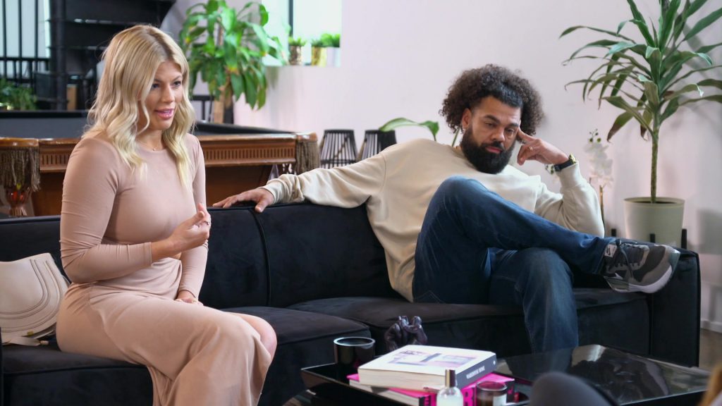 Nike Sneakers in Married At First Sight S18E17 “A Match Made in Scandal” (2025) (Image 7)