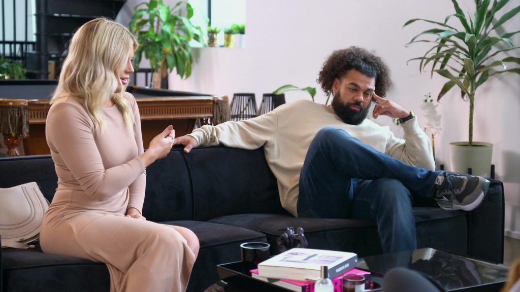 Nike Sneakers in Married At First Sight S18E17 “A Match Made in Scandal” (2025) (Image 8)