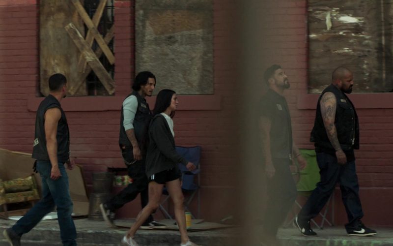Nike Sneakers in Mayans M.C. – Season 2 Episode 3 Camazotz (2019) (Image 1)