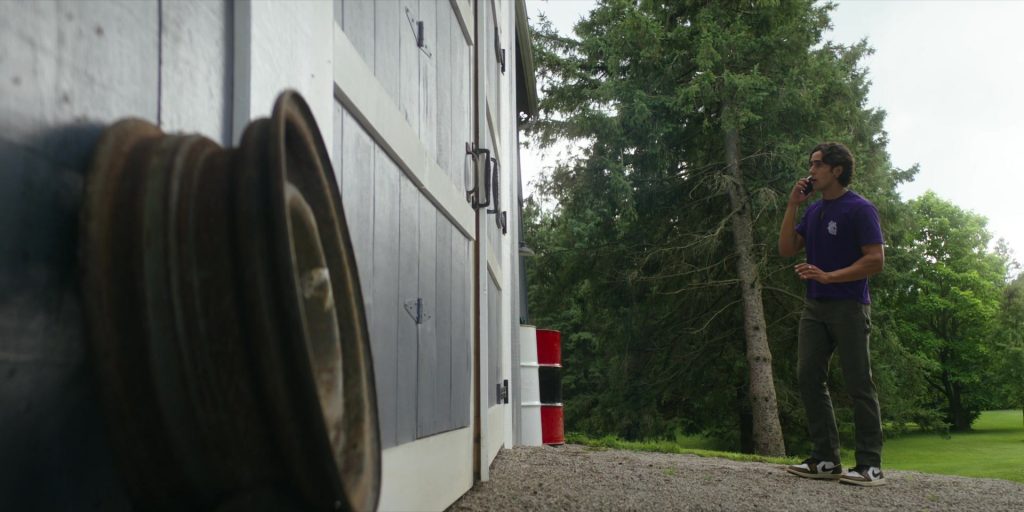 Nike Sneakers in Motorheads S01E10 “Redbird” (2025) (Image 4)