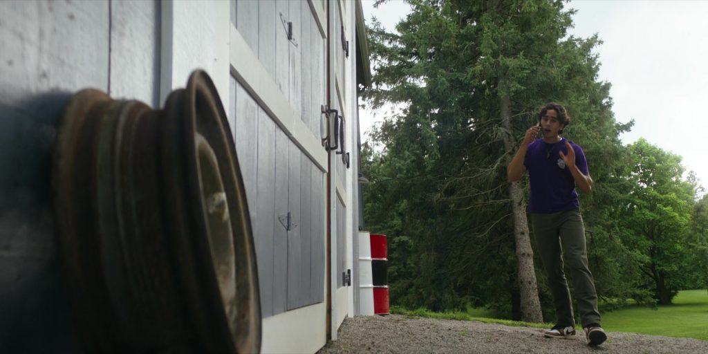 Nike Sneakers in Motorheads S01E10 “Redbird” (2025) (Image 5)