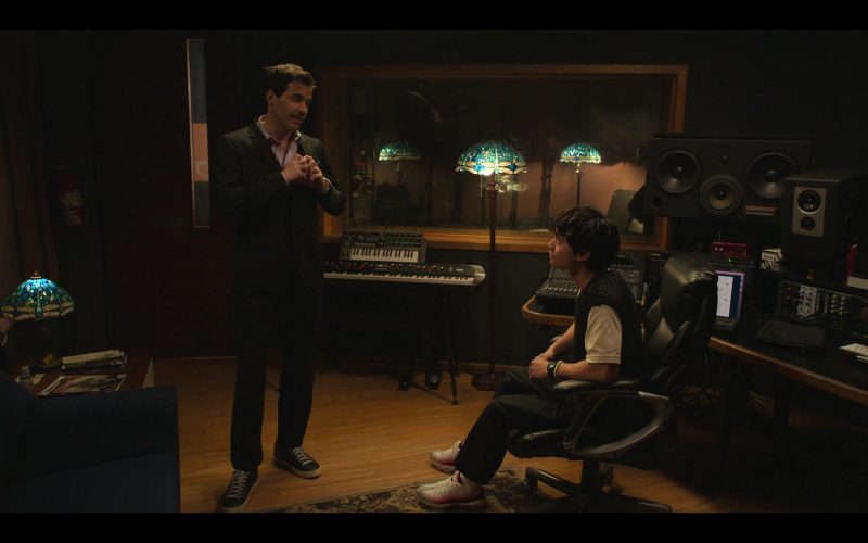 Nike Sneakers in Neon S01E05 “Corillo” (2023) (Image 1)