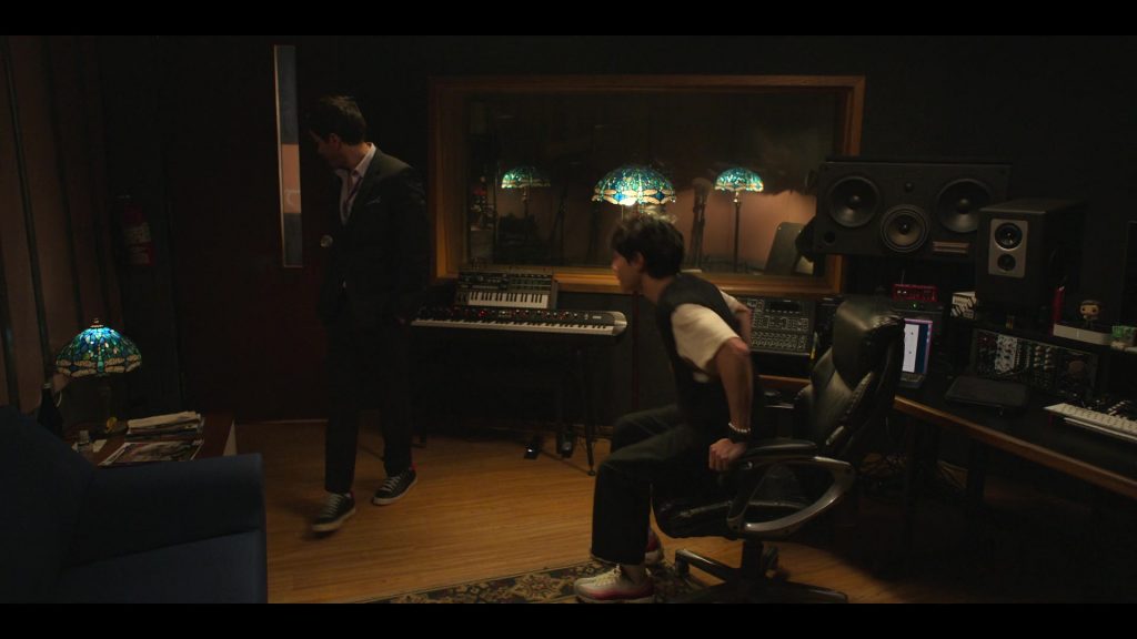 Nike Sneakers in Neon S01E05 “Corillo” (2023) (Image 4)