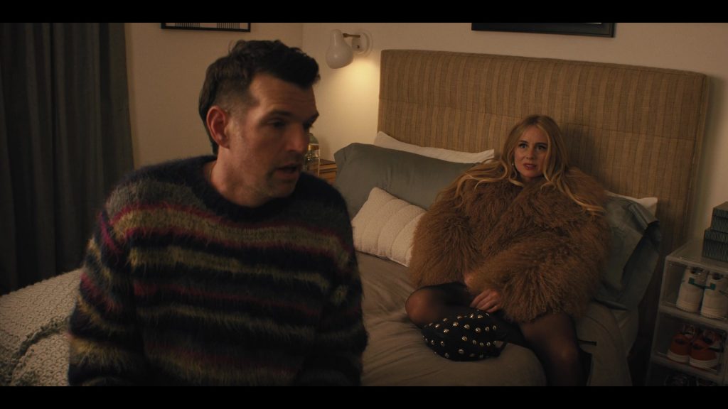 Nike Sneakers in Nobody Wants This S02E01 “Dinner Party” (2025) (Image 2)