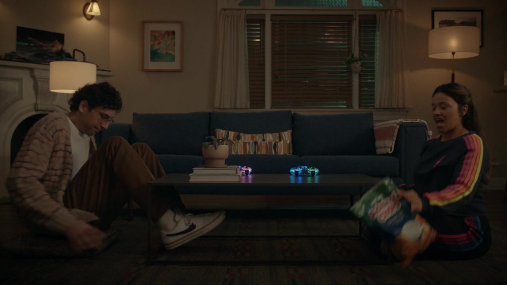 Nike Sneakers in Not Dead Yet S02E03 “Not in the Cards Yet” (2024) (Image 2)