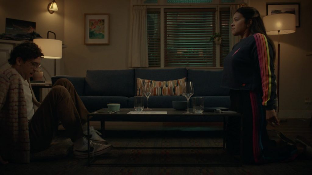 Nike Sneakers in Not Dead Yet S02E03 “Not in the Cards Yet” (2024) (Image 4)