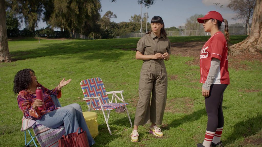 Nike Sneakers in Not Dead Yet S02E07 “Not in the Game Yet” (2024) (Image 2)