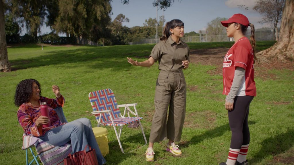 Nike Sneakers in Not Dead Yet S02E07 “Not in the Game Yet” (2024) (Image 3)