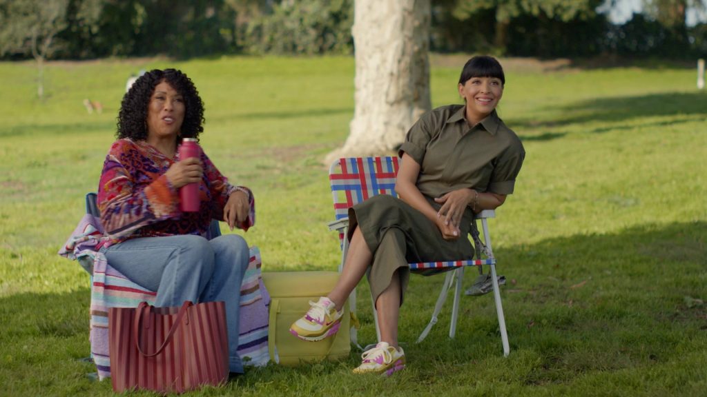 Nike Sneakers in Not Dead Yet S02E07 “Not in the Game Yet” (2024) (Image 6)