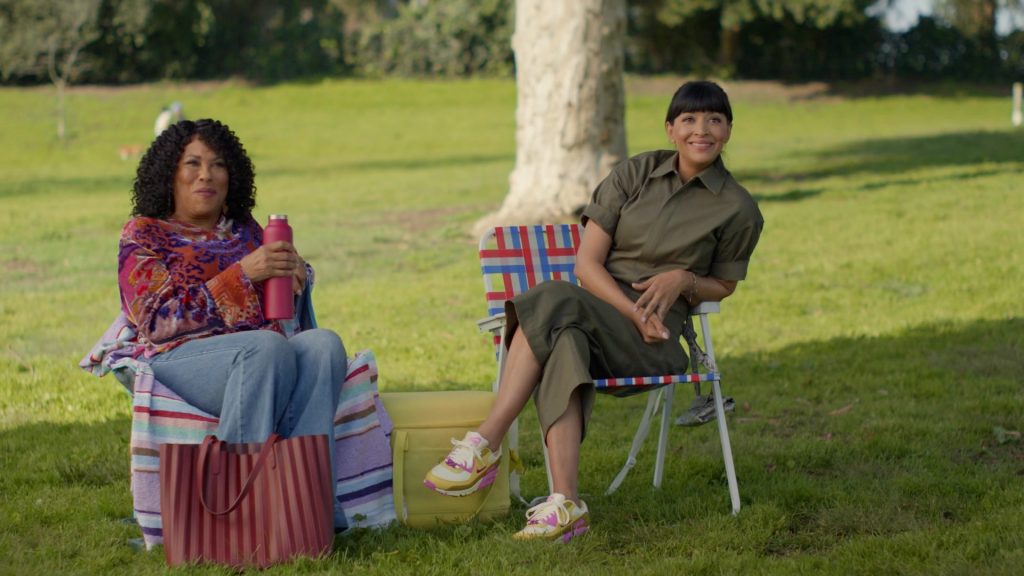 Nike Sneakers in Not Dead Yet S02E07 “Not in the Game Yet” (2024) (Image 7)