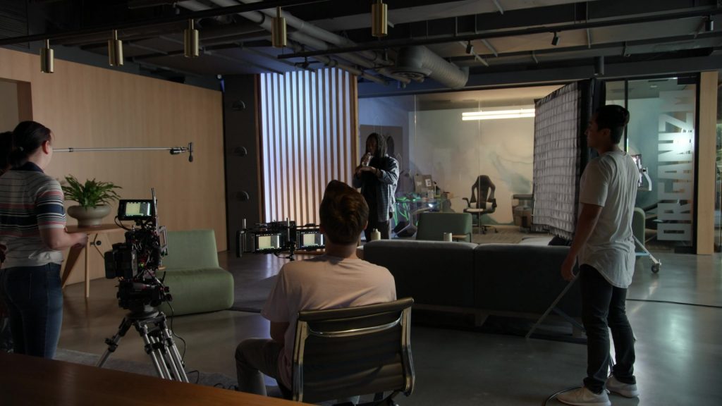 Nike Sneakers in Players S01E10 “Confidence Man” (2022) (Image 3)