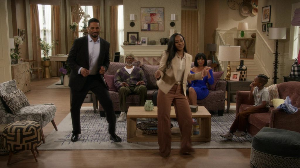 Nike Sneakers in Poppa's House S01E04 “School Days” (2024) (Image 22)