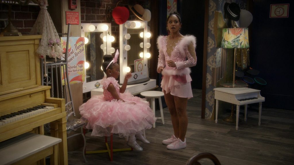 Nike Sneakers in Poppa's House S01E05 “Disciplinairian” (2024) (Image 14)