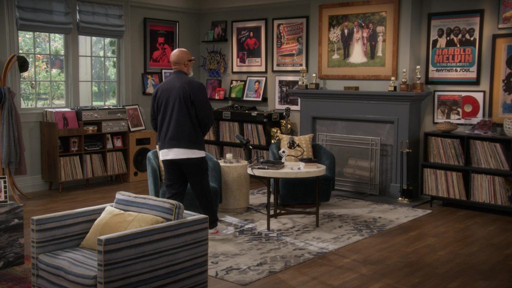 Nike Sneakers in Poppa's House S01E06 “Family Photo” (2024) (Image 1)