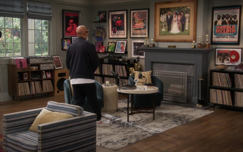 Nike Sneakers in Poppa's House S01E06 “Family Photo” (2024) (Image 1)