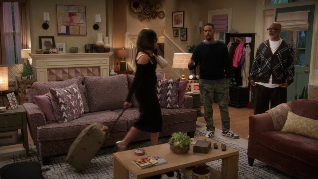 Nike Sneakers in Poppa's House S01E06 “Family Photo” (2024) (Image 18)