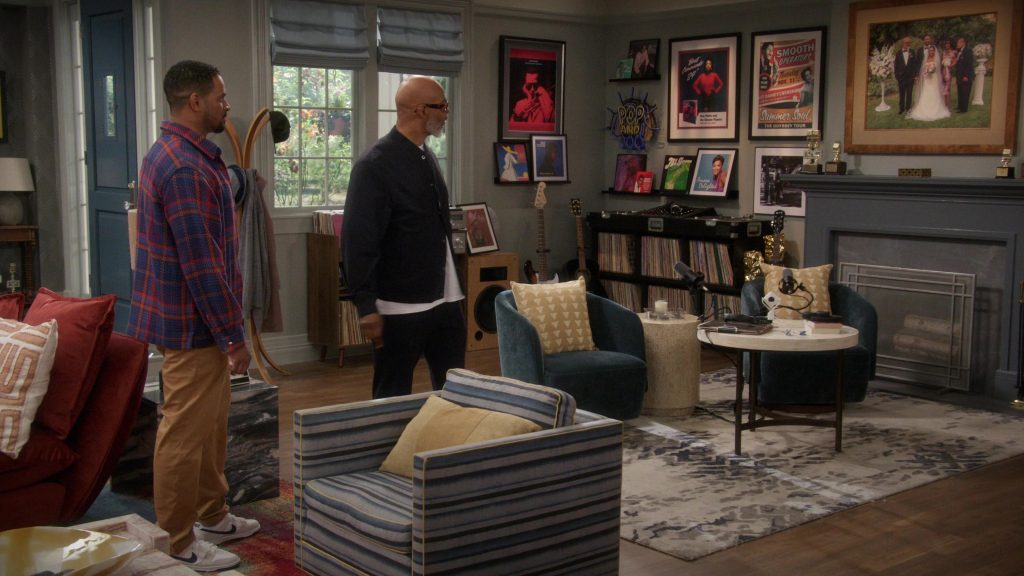 Nike Sneakers in Poppa's House S01E06 “Family Photo” (2024) (Image 22)