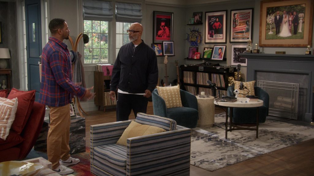 Nike Sneakers in Poppa's House S01E06 “Family Photo” (2024) (Image 23)