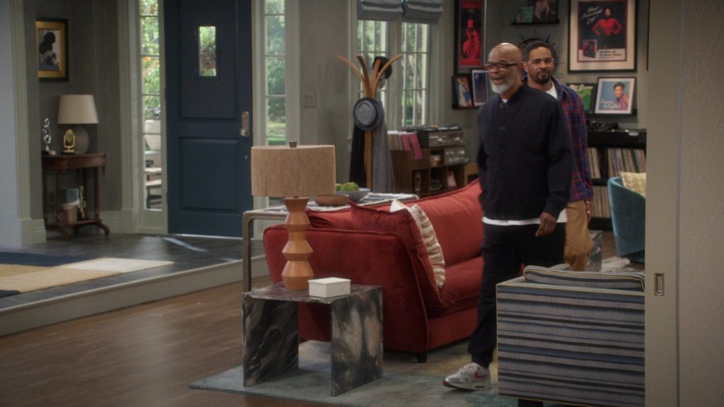 Nike Sneakers in Poppa's House S01E06 “Family Photo” (2024) (Image 27)