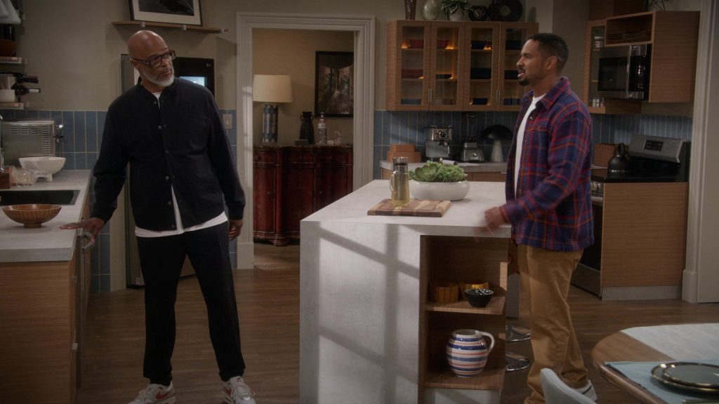 Nike Sneakers in Poppa's House S01E06 “Family Photo” (2024) (Image 31)