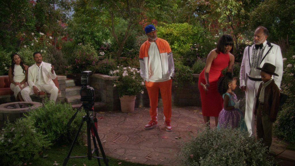Nike Sneakers in Poppa's House S01E06 “Family Photo” (2024) (Image 33)