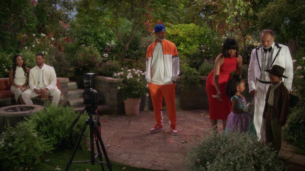 Nike Sneakers in Poppa's House S01E06 “Family Photo” (2024) (Image 34)
