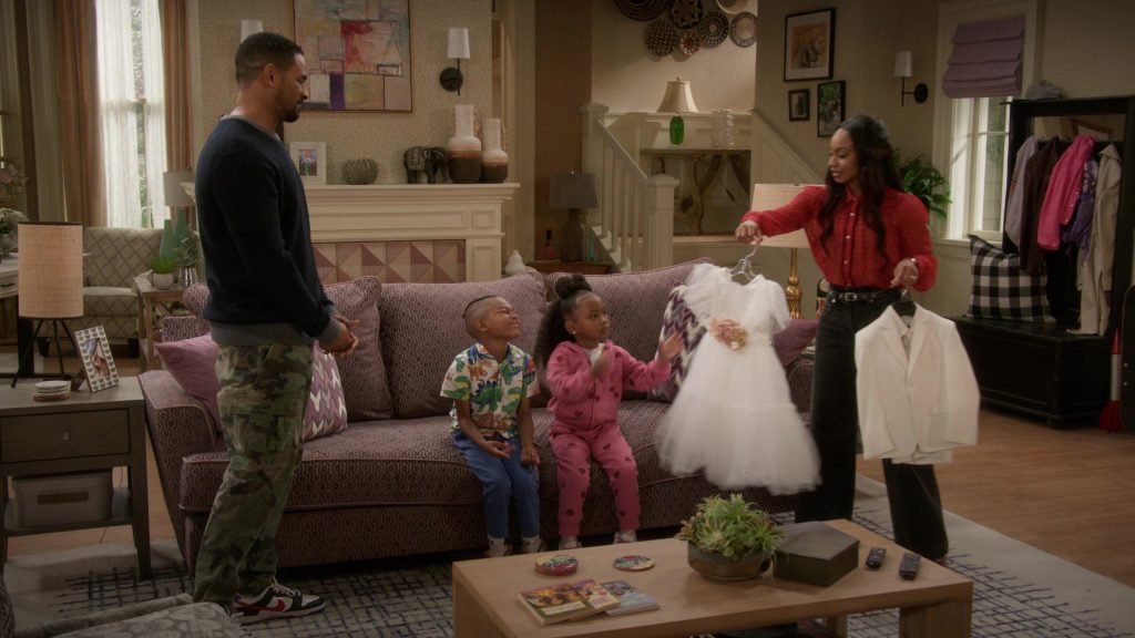 Nike Sneakers in Poppa's House S01E06 “Family Photo” (2024) (Image 8)