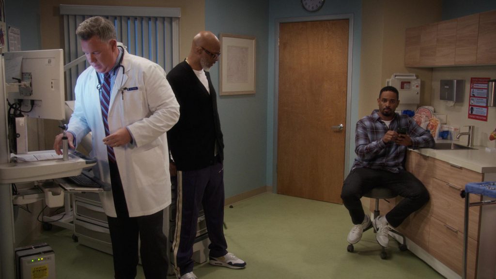 Nike Sneakers in Poppa's House S01E07 “Brokeback” (2024) (Image 33)