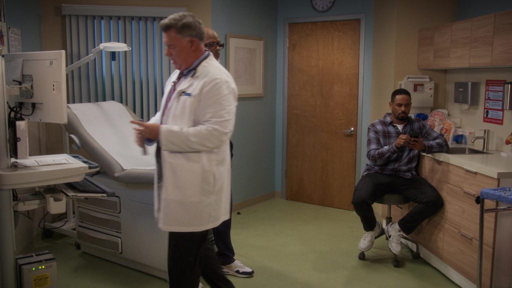 Nike Sneakers in Poppa's House S01E07 “Brokeback” (2024) (Image 34)
