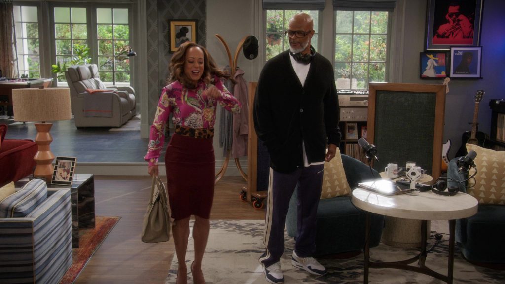 Nike Sneakers in Poppa's House S01E07 “Brokeback” (2024) (Image 35)