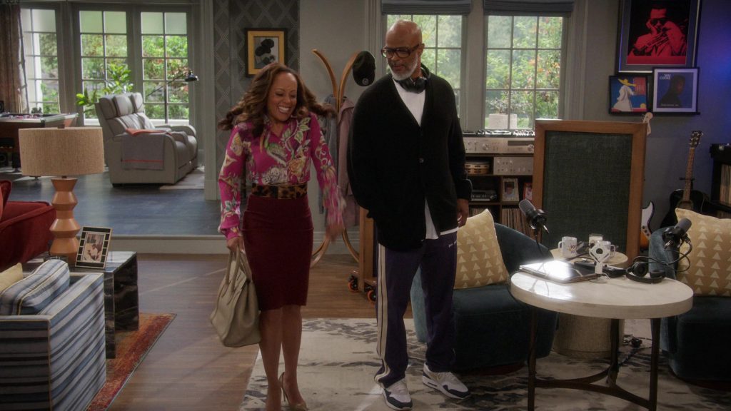 Nike Sneakers in Poppa's House S01E07 “Brokeback” (2024) (Image 36)