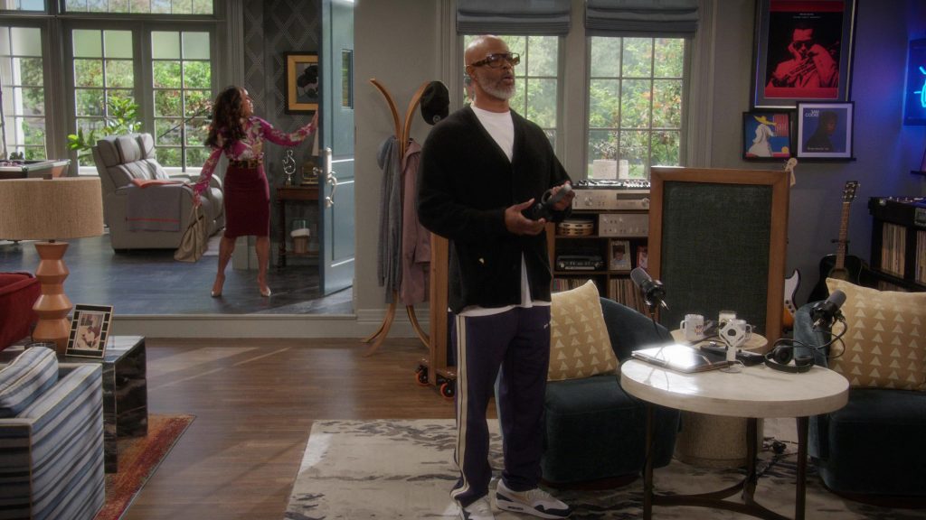 Nike Sneakers in Poppa's House S01E07 “Brokeback” (2024) (Image 37)