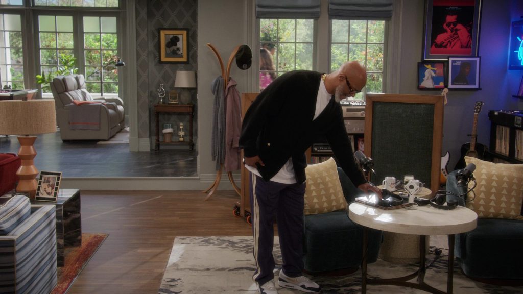 Nike Sneakers in Poppa's House S01E07 “Brokeback” (2024) (Image 40)