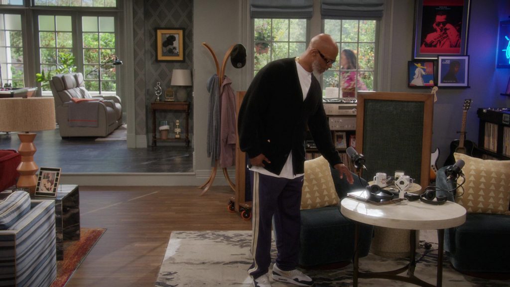Nike Sneakers in Poppa's House S01E07 “Brokeback” (2024) (Image 41)