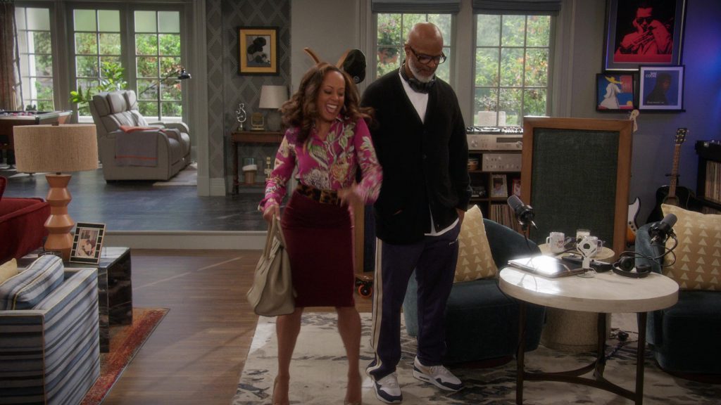 Nike Sneakers in Poppa's House S01E07 “Brokeback” (2024) (Image 50)