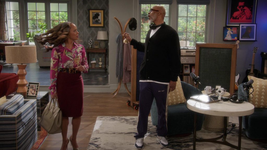 Nike Sneakers in Poppa's House S01E07 “Brokeback” (2024) (Image 59)