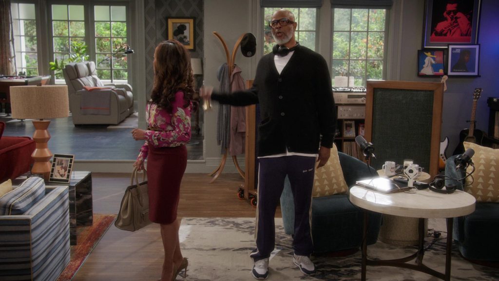 Nike Sneakers in Poppa's House S01E07 “Brokeback” (2024) (Image 60)