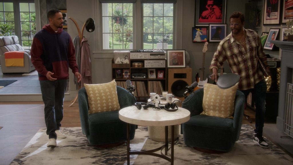 Nike Sneakers in Poppa's House S01E08 “Wig” (2024) (Image 1)