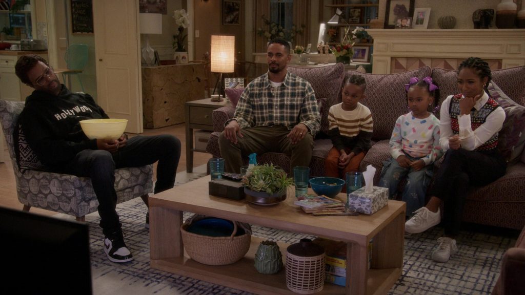 Nike Sneakers in Poppa's House S01E08 “Wig” (2024) (Image 12)