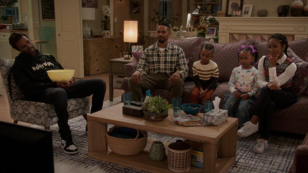 Nike Sneakers in Poppa's House S01E08 “Wig” (2024) (Image 13)